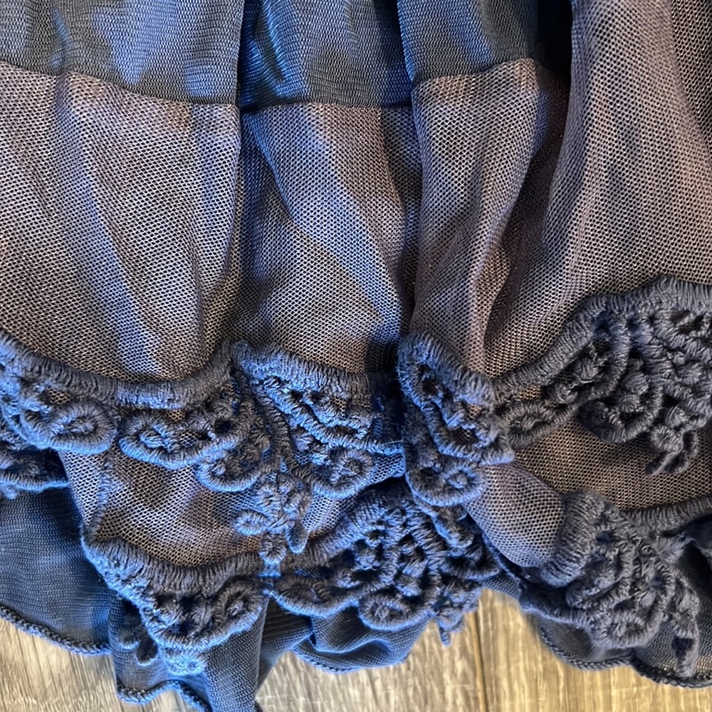 Altar’d state floral flowy embroidered top - Picture 4 of 10